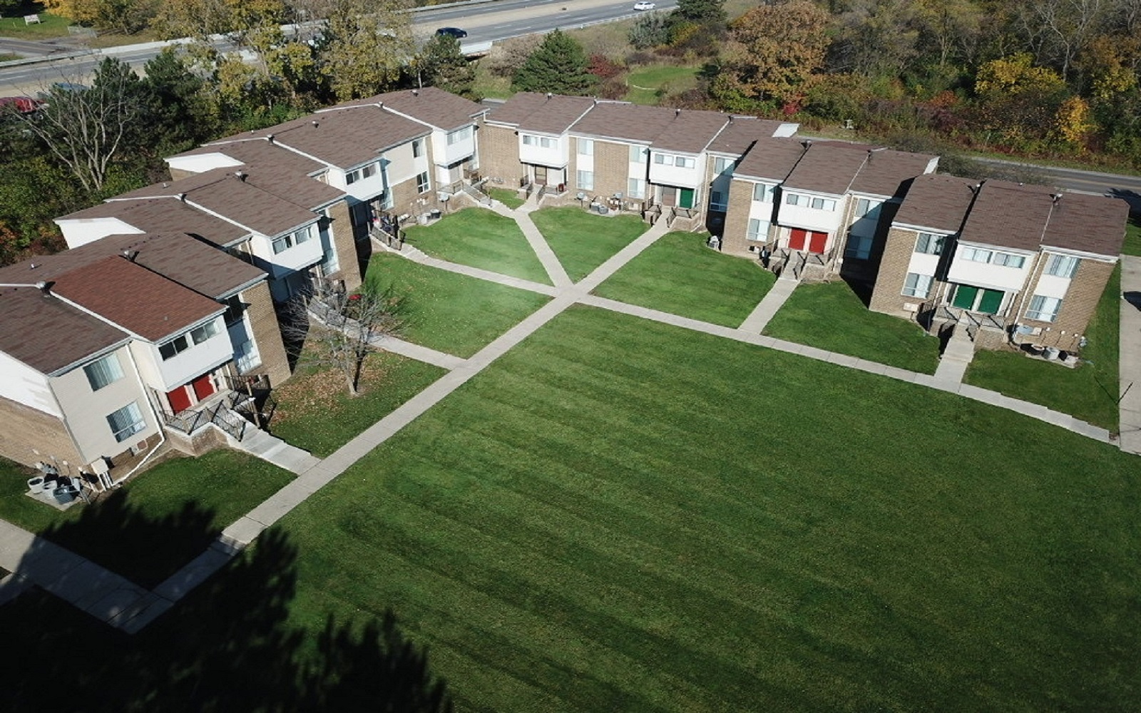 Welcome to Clovertree Apartments, Flint, MI 48532