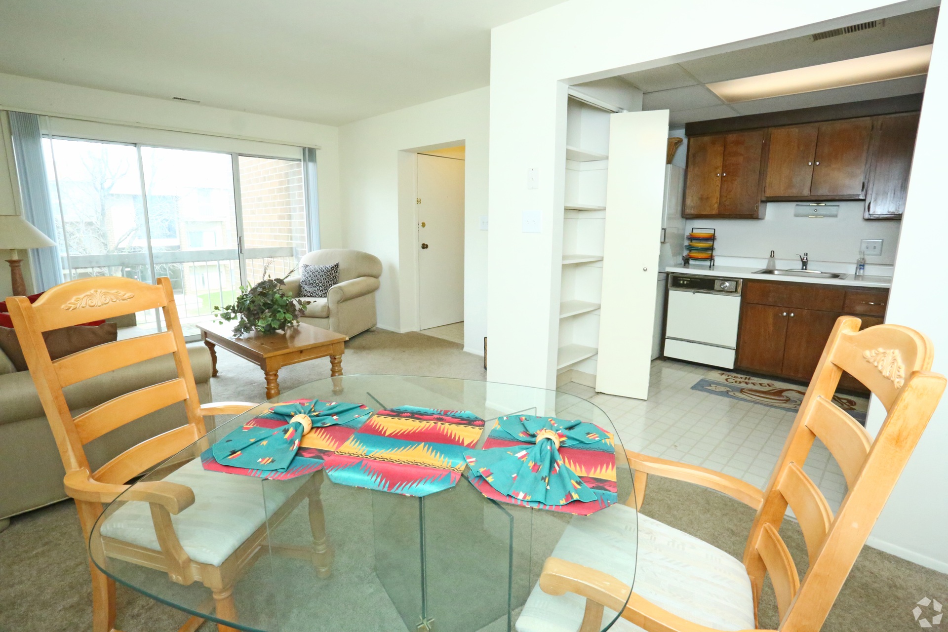 Clovertree Apartments dining in Flint Michigan