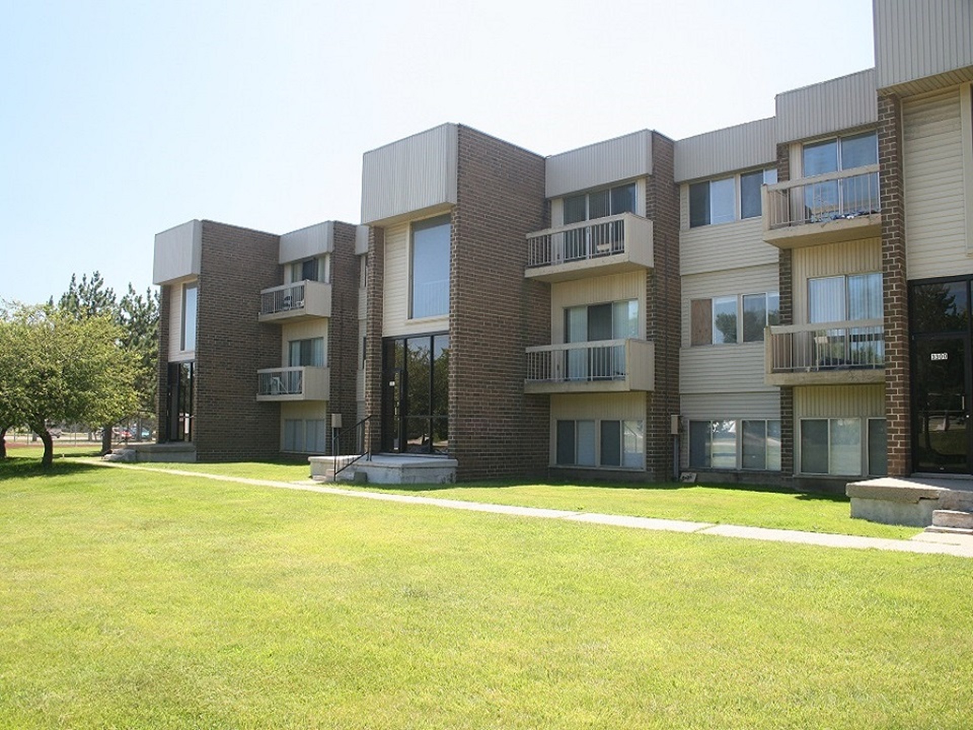 Clovertree Apartments exterior view in Flint Michigan